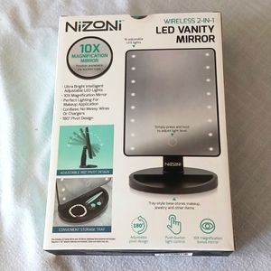 Nizoni 2 in 1 LED vanity Mirror with magnification mirror NWOT